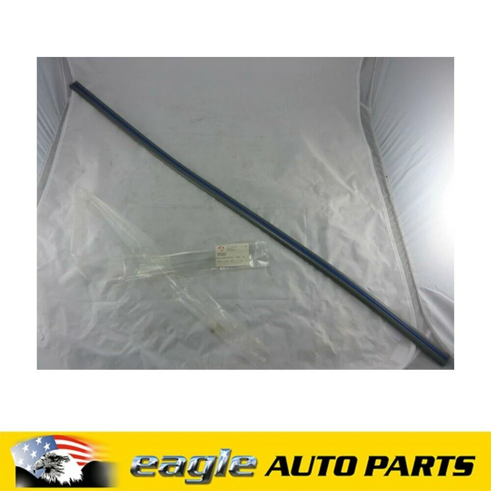 HOLDEN COMMODORE VS RIGHT HAND FRONT DOOR MOULD NOS GENUINE # 92053622