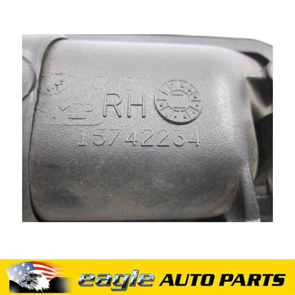 HOLDEN SUBURBAN OUTER DOOR HANDLE R/H/R # 15742234 - Image 2