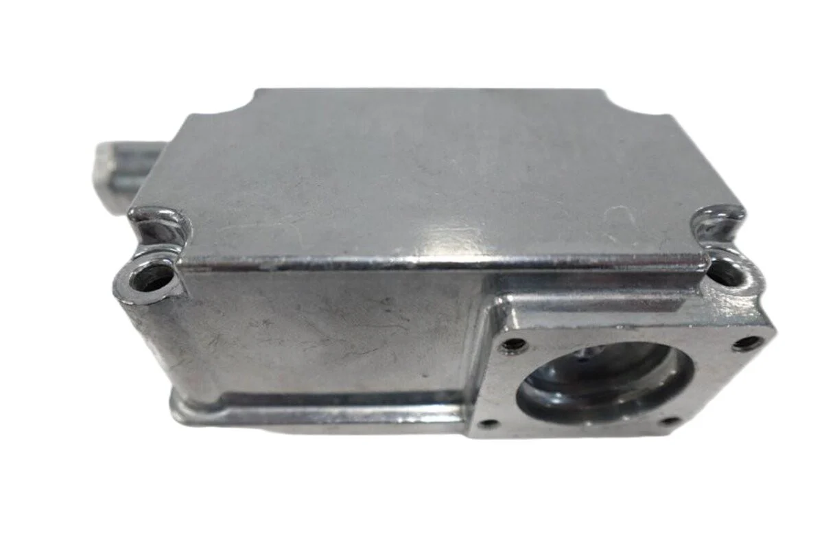HOLLEY BRAWLER 600CFM CARBURETOR REAR FUEL BOWL TAKE OFF # 67271-REAR-TO - Image 2