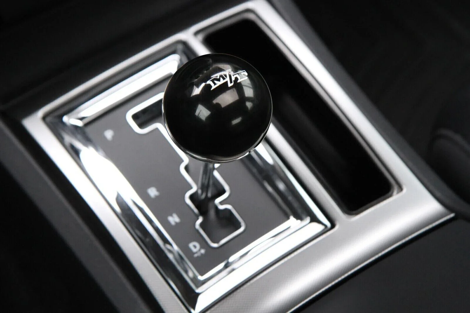 HOLLEY UNIVERSAL FIT M/T LOGO SHIFT KNOB # HO270-102 - Image 2