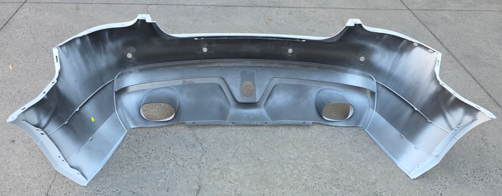 HSV VE E1 GTS CLUBSPORT R8 SENATOR W427 REAR BUMPER BAR FASCIA GENUINE 92196515 - Image 4